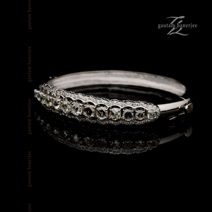Royalty in your Hands | LA ROSA 77