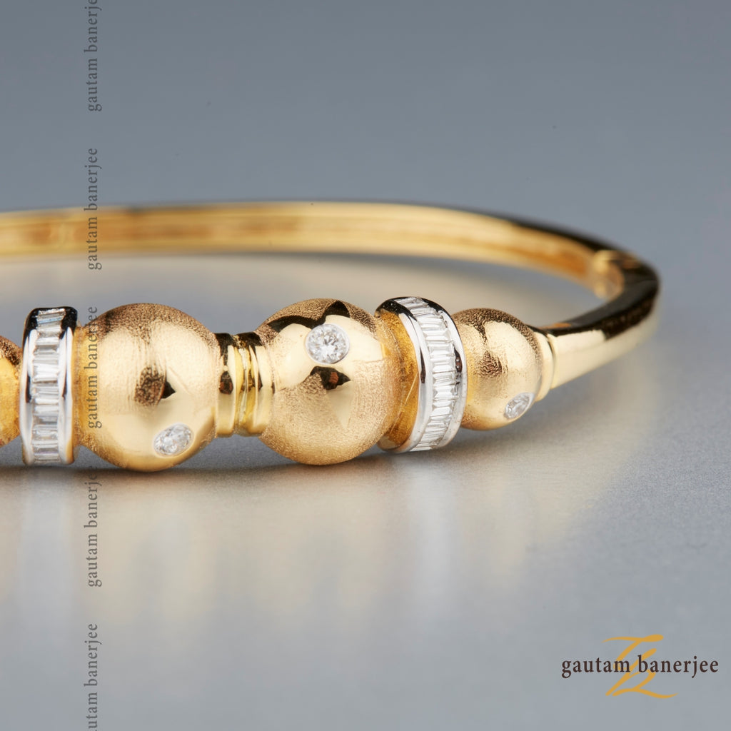 Captivating Circles | B055
