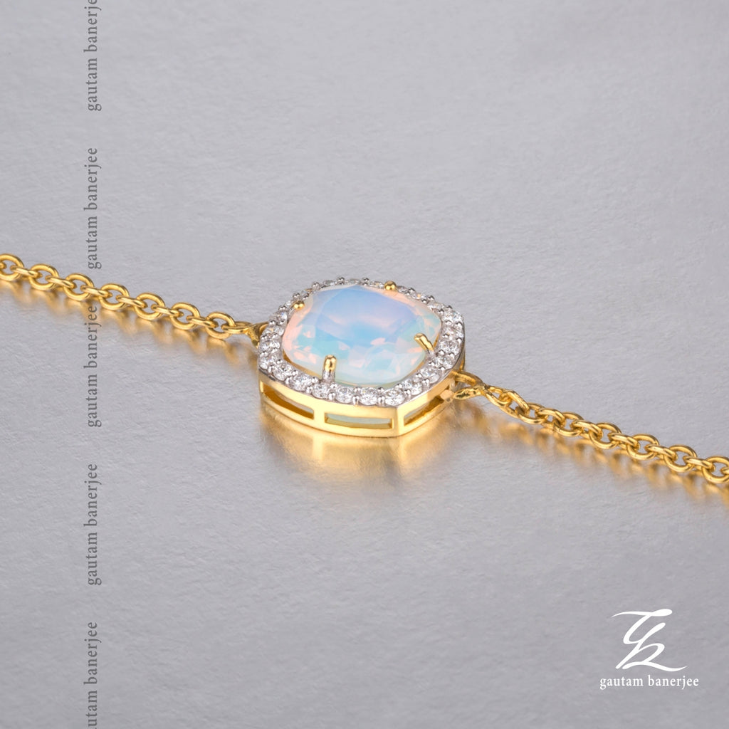 Lone Moonstone | B078